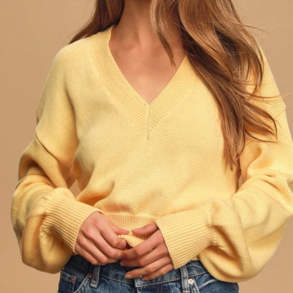 NWT Just a Moment Light Yellow V-Neck Cropped Sweater - Picture 2 of 15